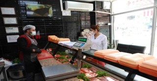 Bayraklı zabıtası gıda denetimi yaptı