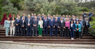 Başkan Tugay'dan ilçe belediye başkanlarıyla zirve