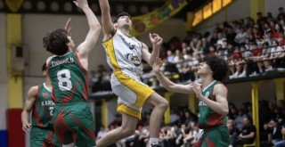 Karşıyaka'nın gençleri turu son maça bıraktı