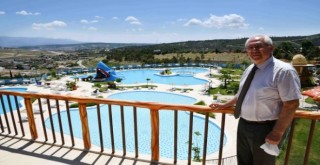 Karabağlar'ın havuzuna pandemiye rağmen yoğun ilgi