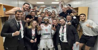 Bornova Belediyesi Karşıyaka ligde kalmayı garantiledi