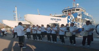 Feribot seferleri arttı trafik bir nebze nefes aldı