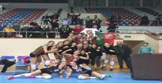 Yıldız Kızlar finallere galibiyetle başladı