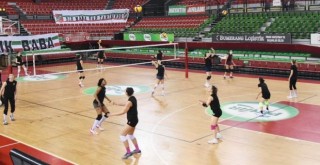 Karşıyaka filede Büyükçekmece'yi ağırlıyor