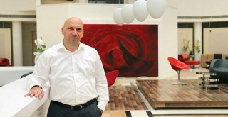 Karşıyaka'da iş insanı intihara teşebbüs etti