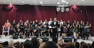 İlk konserleri ayakta alkışlandı