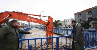 İzmir’de ekipler 24 saat görevde