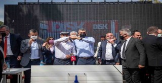 İzmir Büyükşehir Belediyesi çalışanları 1 Mayıs'ı toplu sözleşmeyle kutladı