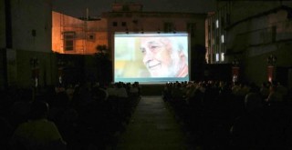 ''Müjdat Gezen Bir Sevgi Belgeseli'' Sanathane’de İzmirlilerle buluştu