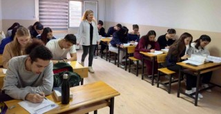 Çiğli Belediyesi’nden mezun öğrencilere YKS hazırlık desteği