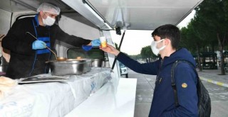 Üniversitelilerin sabah çorbası Çiğli Belediyesi'nden