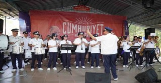 Cumhuriyet coşkusu Kemalpaşa'da başladı