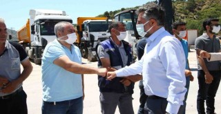 Başkan Sandal personeliyle tek tek bayramlaştı