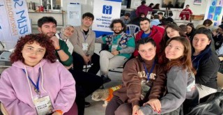 İzmirli gençler ''fark edil-fark ettir'' diyerek buluştu