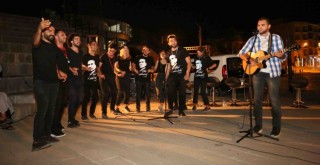 Bucalı gençlerden muhteşem performans