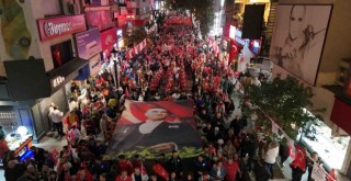 Karşıyaka, Cumhuriyet’in ışığında tek yürek oldu