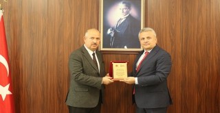 Koruma Kurulundan İlçe Milli Eğitim Müdürüne plaket