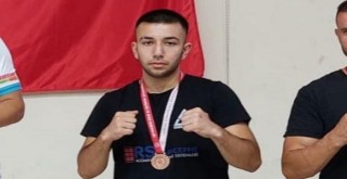 Bostanlısporlu Kick Boksçu Ege Bölge 3.'sü oldu