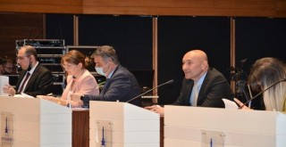 İzmir Büyükşehir'de komisyonlar yenilendi...