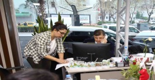 Karşıyaka'da 65 yaş ve üzeri 1200 kişi her gün tek tek aranıyor