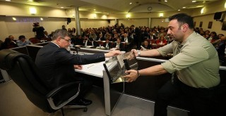 Karşıyaka Belediyesi'nde kimler komisyonlara seçildi?