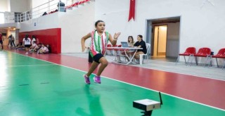 Karşıyaka'da geleceğin yıldızları seçiliyor