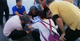 Karşıyaka'da memurlar bordro yaktı