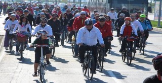 Dr. Cemil Tugay, bisikletcilerle pedal çevirdi...