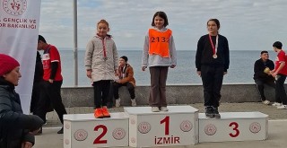 Bostanlısporlu Defne atletizmde şampiyon…