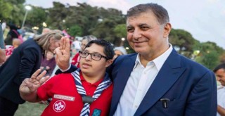 Başkan Tugay’dan çocuklara özel ilgi