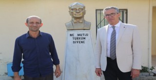 Tahrip edilen Atatürk büstünü  Gaziemir Belediyesi yeniledi