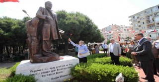 Nazım Hikmet Karşıyaka'da anıldı