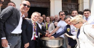 Başkan Mutlu, İzmir Atatürk Lisesi’nin Pilav Günü’ne katıldı