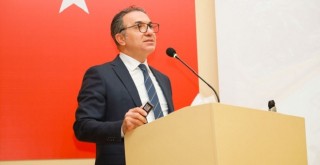 Dr. Kızıloğlu: İyi bir hekim olmanın yolu başta insanı sevmekten geçer