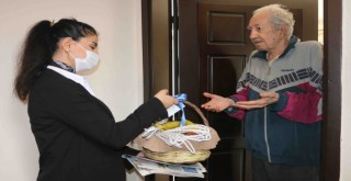 Konak'ta 65 yaş ve üstüne nostaljik armağan