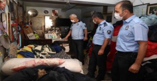 Bayraklı Belediyesi'nden çöp ev operasyonu