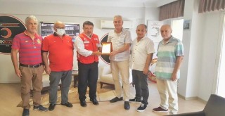 Karşıyakalı amatörlerden Karadeniz'e teşekkür plaketi