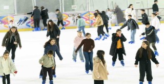 İzmir'de karne sevinci buzda yaşandı