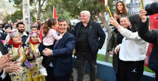 Cemil Tugay, Bornova Altındağ'da seçmenle buluştu