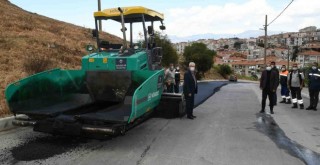 Karabağlar’da asfalt son teknoloji araçlarla seriliyor