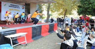 Çadır kentte çocuk tiyatrosu