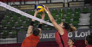 Karşıyaka, Fenerbahçe'yi konuk ediyor