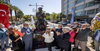Tıbbiyeli Hikmet heykeli açıldı