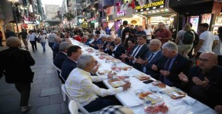 Karşıyaka Çarşı'da 5 bin kişilik iftar