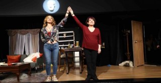 Plastik Aşklar'a ayakta alkış