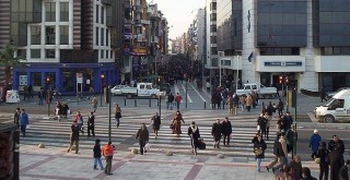 Karşıyakalılar üst geçit değil, battı çıktı istiyor…