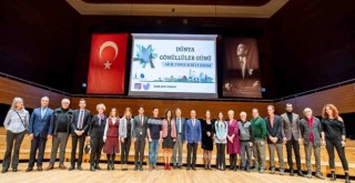 ''İzmir felaketleri gönüllülükle aştı''