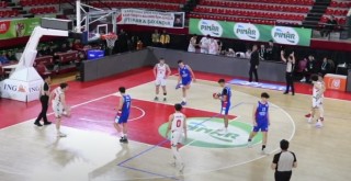 Karşıyaka'nın gençleri evinde Anadolu Efes'e kaybetti