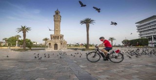 Önce kutlamaya katıldı sonra bisikletiyle Sasalı Doğal Yaşam Parkı’na gitti