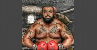 Karşıyaka'nın tek profesyonel boksörü Buğra destek bekliyor...